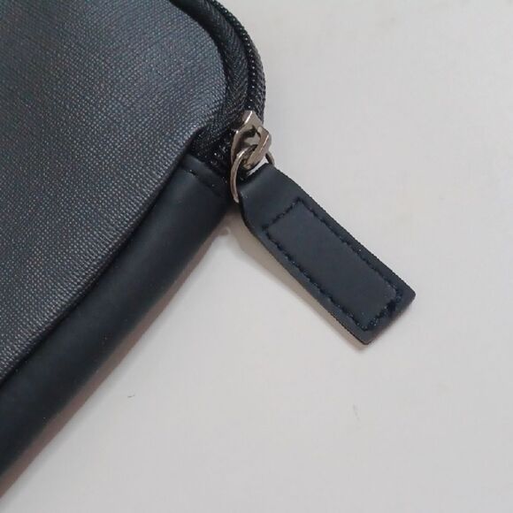 Delta First Class Tumi Cosmetic Bag - Picture 4 of 8